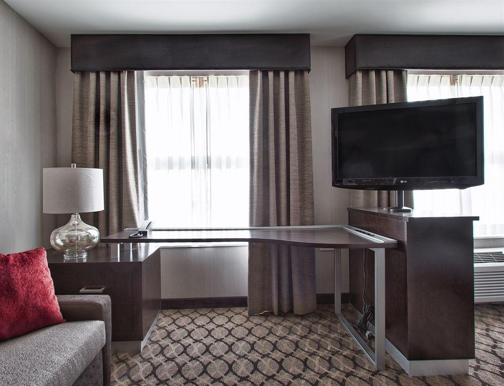 Residence Inn By Marriott Boston Logan Airport/Челси Екстериор снимка