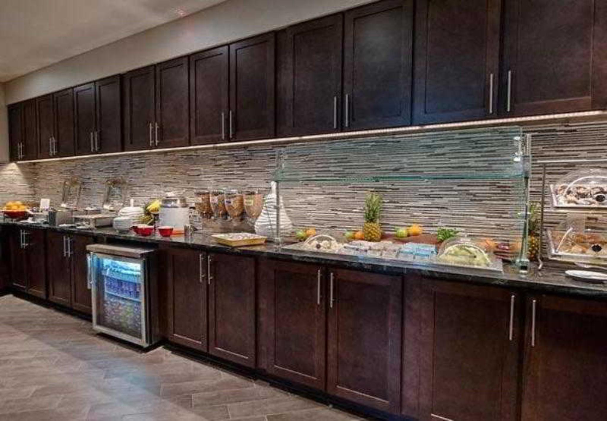 Residence Inn By Marriott Boston Logan Airport/Челси Екстериор снимка