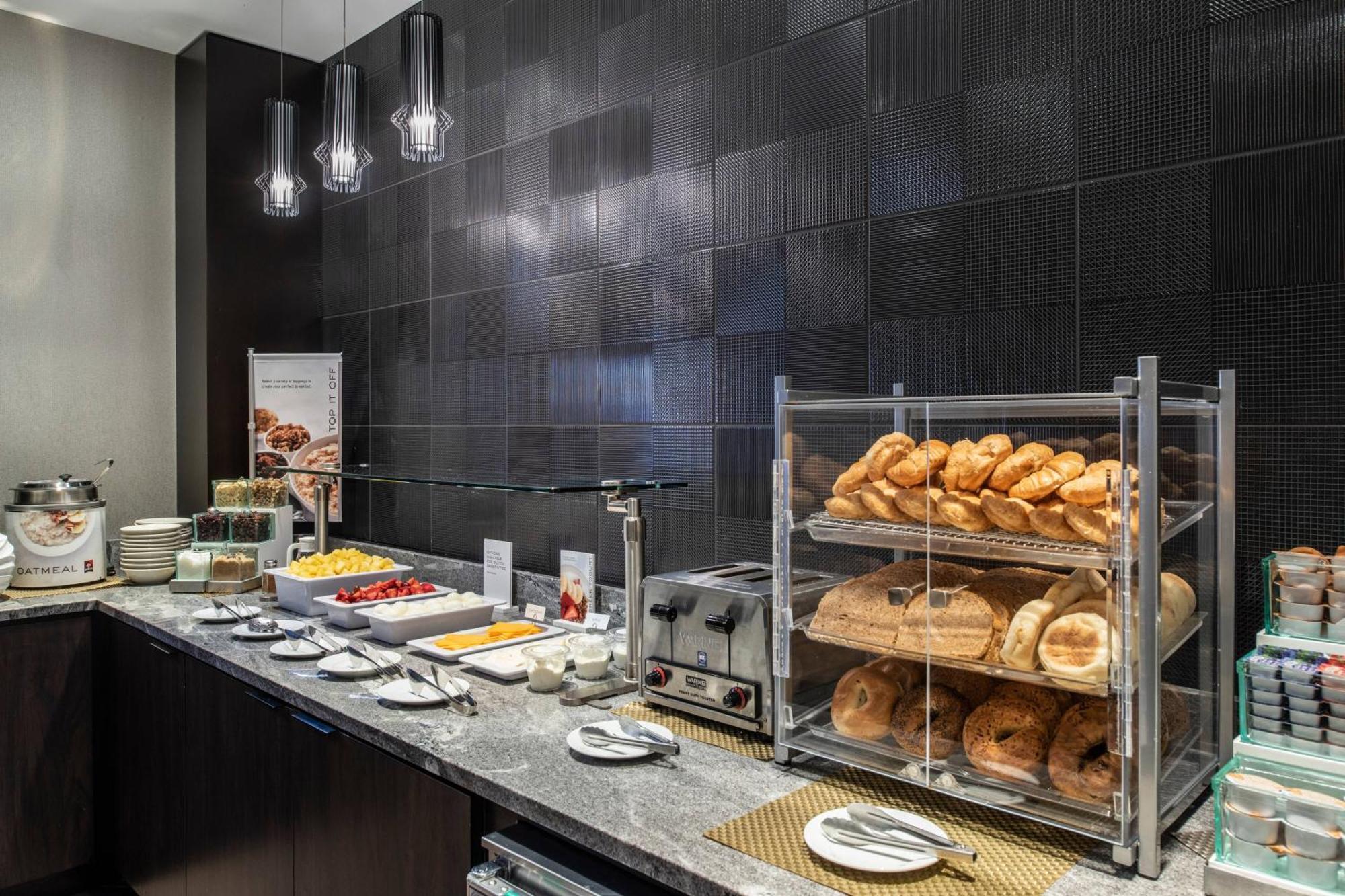 Residence Inn By Marriott Boston Logan Airport/Челси Екстериор снимка