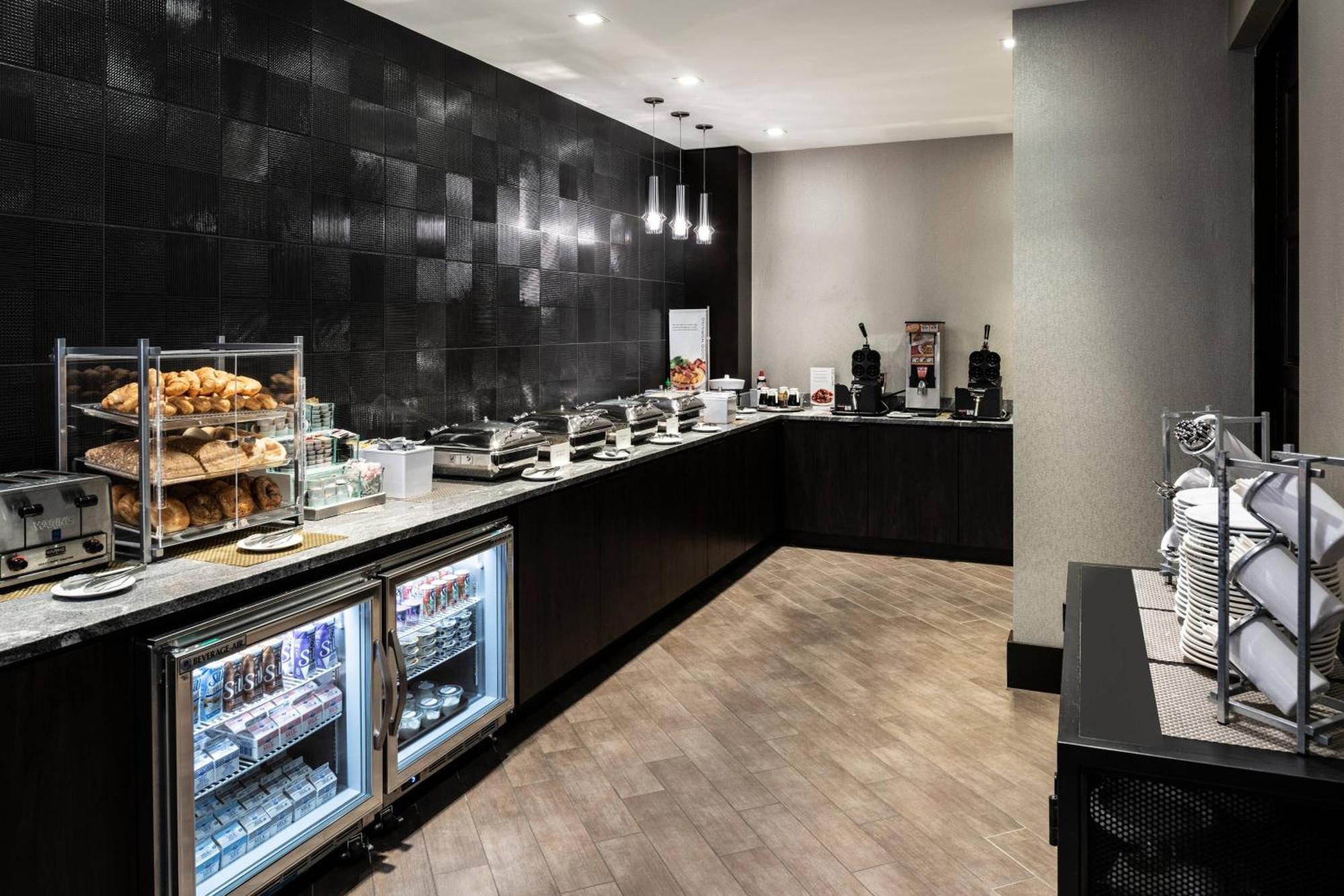 Residence Inn By Marriott Boston Logan Airport/Челси Екстериор снимка