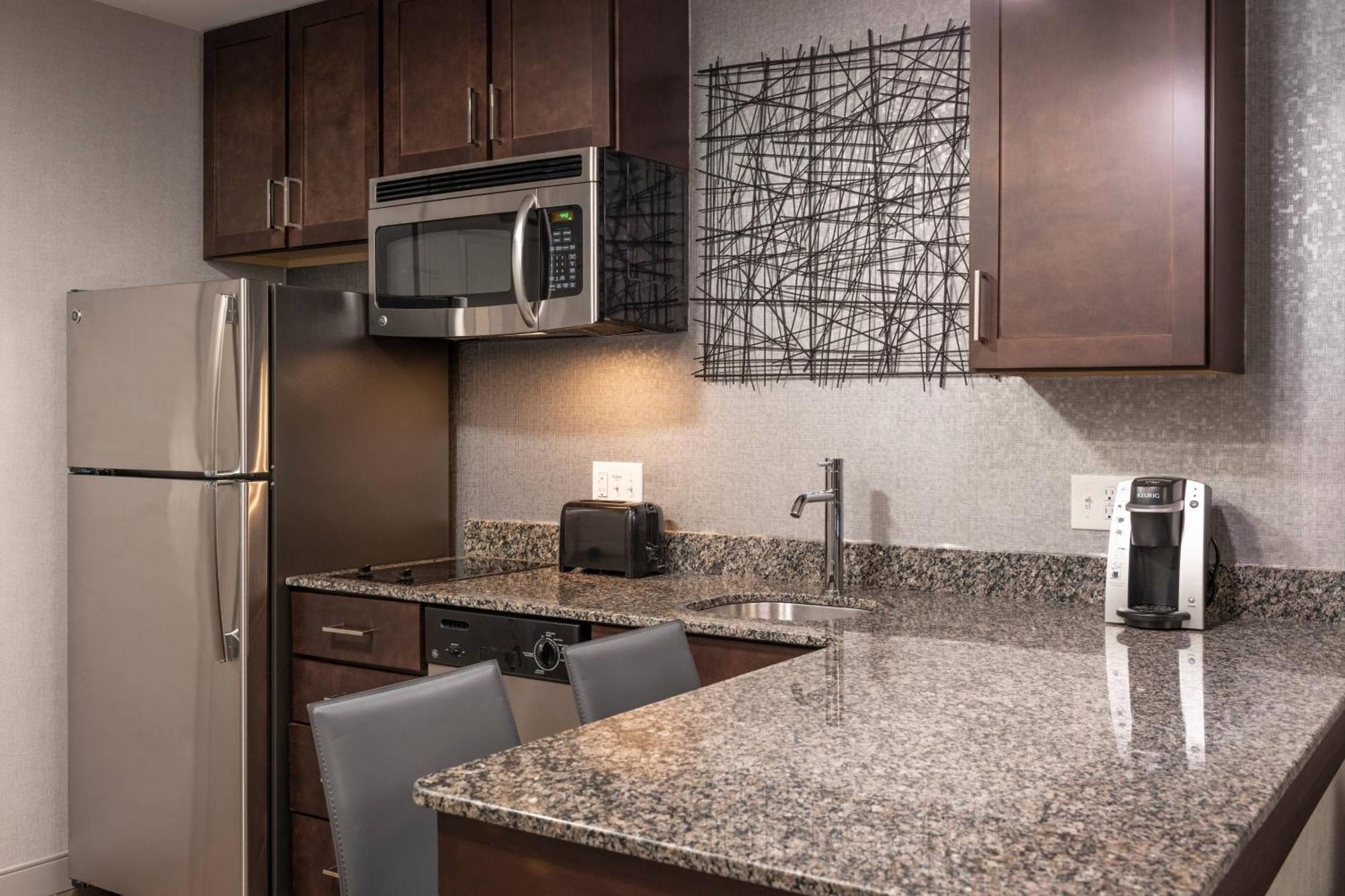 Residence Inn By Marriott Boston Logan Airport/Челси Екстериор снимка